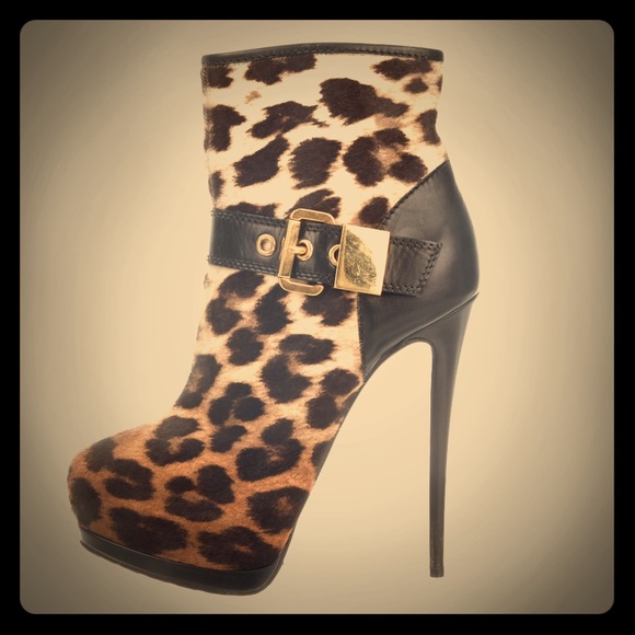 Giuseppe Zanotti Shoes - Giuseppe Zanotti SZ 41 platform booties 👏 💋❤️😍